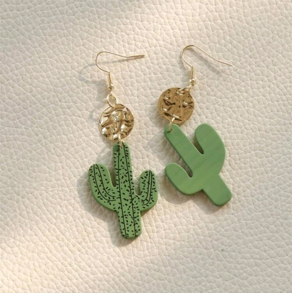 🌵Adorable Cactus Drop Earrings - Picture 2 of 4